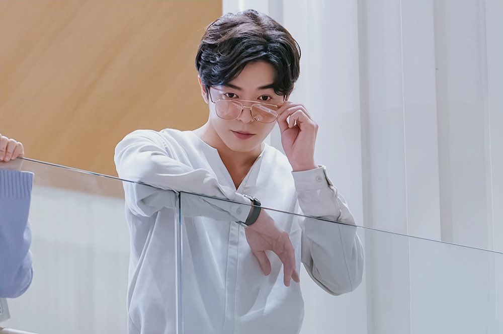 tan_the_guest's tweet photo. 난 사실 른이 황제인 거 짱 좋아하니깐 나라 사이좋게 한번씩 나눠가져^^ 결혼을 거부하는 황제와 그의 숨겨진 애인..

“내일 연설 있죠?”
“응. 올 거지?”
“가야지. 사람들 많아서 나는 안 보이겠다”
“어디에 있어도 너는 보여” https://t.co/Isuz8Om7qT