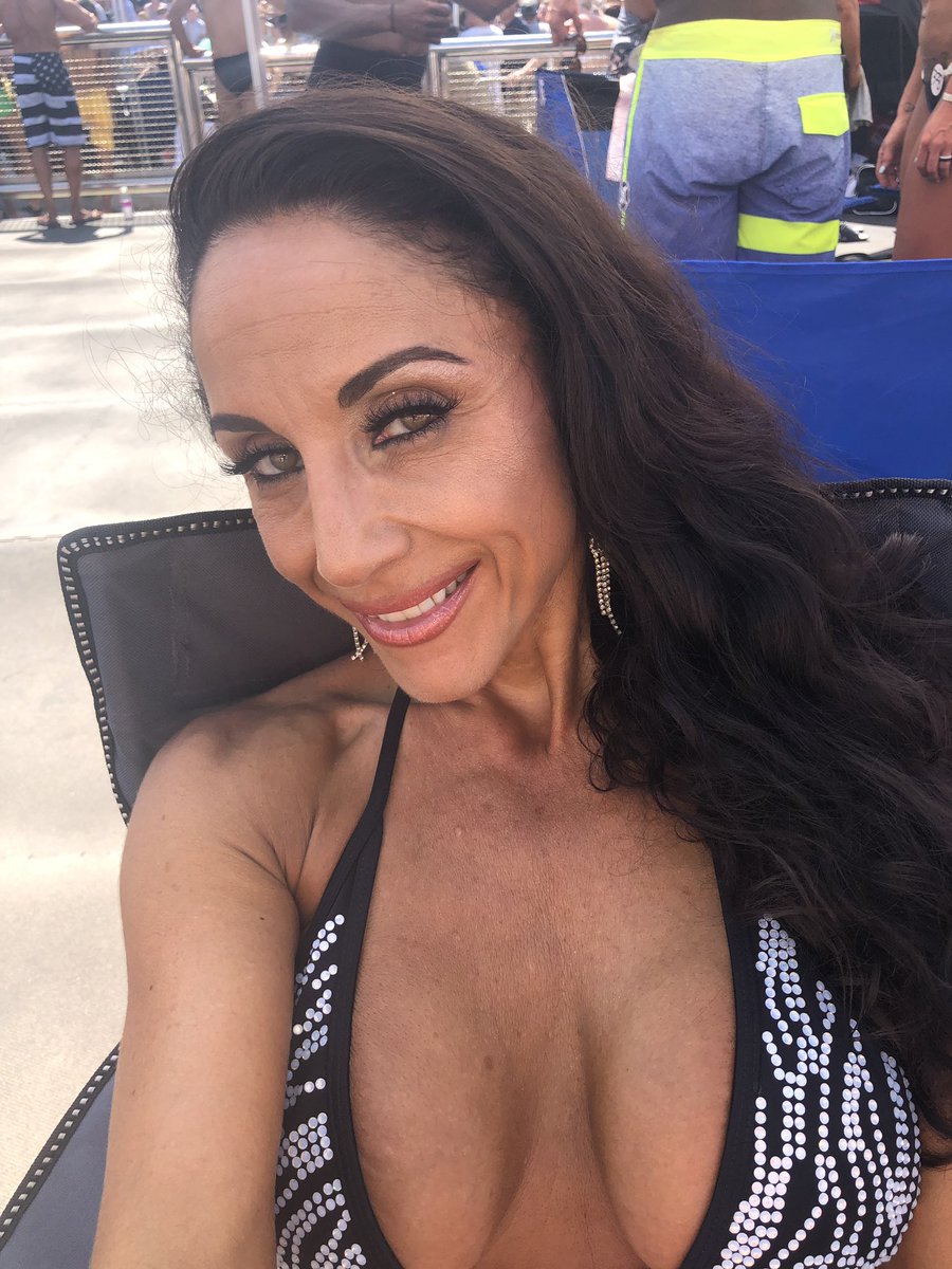 MsJewellMarceau's tweet photo. Wow! What a busy &amp; thrilling day at #MuscleBeach Labor Day competition! Here I am back stage waiting 4 my turn enjoying all the views! This contest I chose I stunning black bikini! Want to see the whole thing?#bikinicompetitor #bikinic#athlete #FOCUSED #dedication #mastersover40 https://t.co/z18CNIywFo