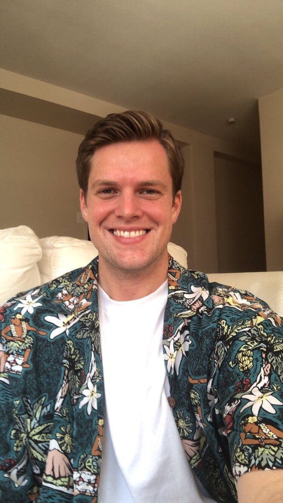 TheRealBailey24's tweet photo. Am I crazy or does @Oldmattdonald22 look like @CaucasianJames?? #BachelorInParadise https://t.co/dhpQVLJdwh