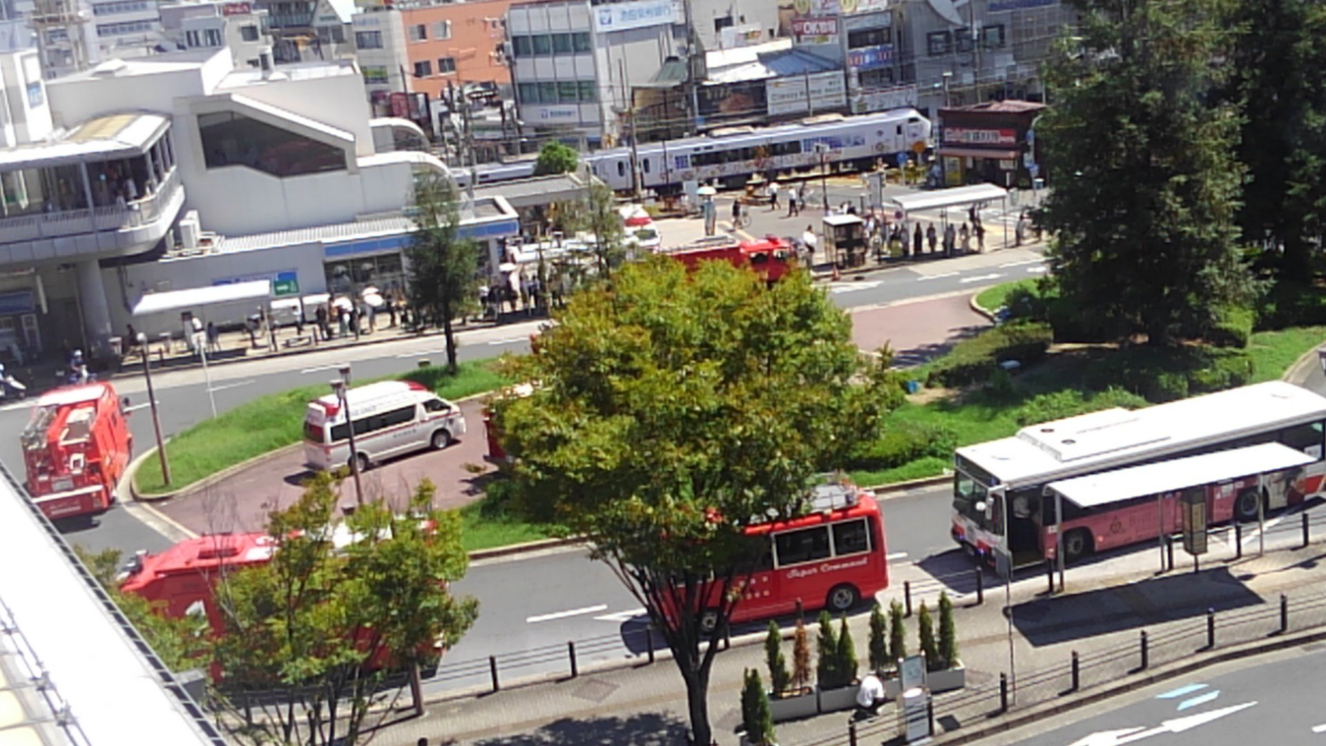 阪和線の堺市駅でハローキティはるかと人が接触した人身事故の現場画像