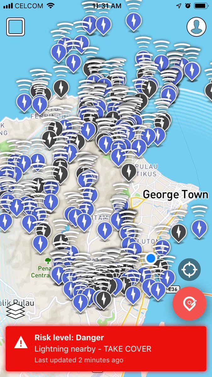 MetManB's tweet photo. Highly active lightning storms in #penang now. Well warned ahead again. #Lightningstrikes #Lightning #LightningNetwork #toasystems #metraweather #malaysia #ribut #safety https://t.co/JusTrDEgHp