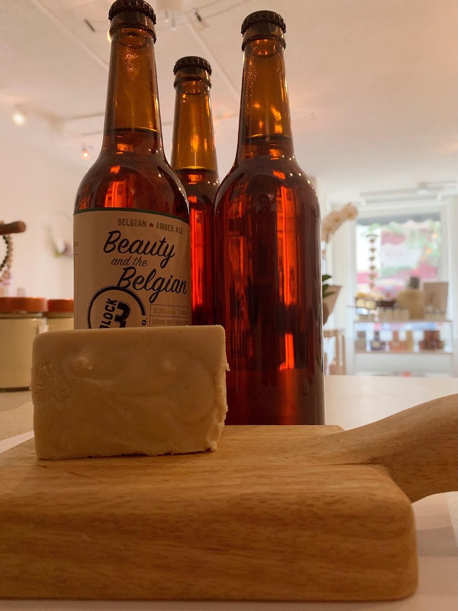 New All Natural #ShaveSoap! Clean refreshing scent is unisex & gender neutral. Made with Coconut Oil; Palm Oil; Olive Oil; Cocoa butter; Rosemary, spearmint & peppermint essential oil.
Handcrafted in #StJacobs. 
Ideal for travelling! @BathJacobs  @stjacobsvillage @stjacobsmarket