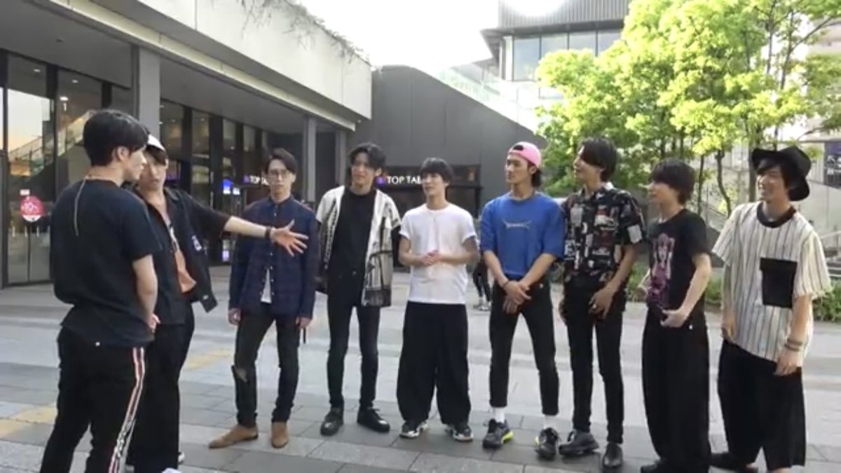 O Xrhsths 軟骨 セブン行く Sto Twitter 文春の阿部くんの服 なんか見たことあるんだよなーって考えてたんだけど すのちゅーぶの スカイツリー回とハットとトップスが一緒だったんだ