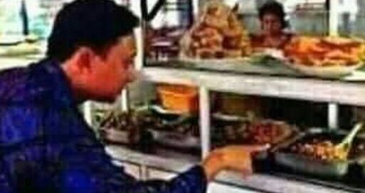 Teknologi sekarang ini semakin canggih terbukti di semua warteg di Banyuwangi sudah menggunakan sistem operasi layar sentuh, tinggal pencet gambar pilihan menu makanan siap di sajikan  #Kampungdigitalbanyuwangi