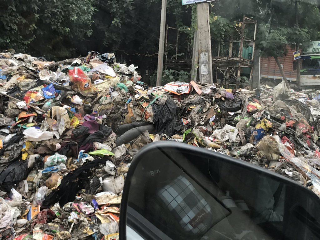 ErPrafful's tweet image. All garbage on the road in millennium city gurgaon.. @MunCorpGurugram @RaoNarbir @mlkhattar #SwachhBharatAbhiyaan