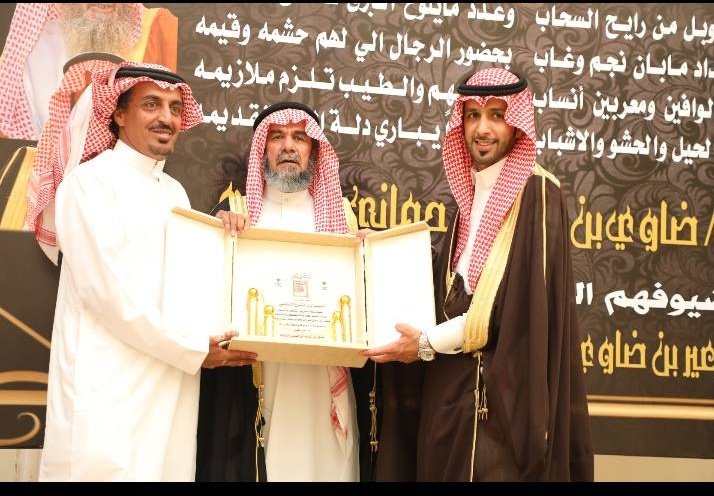 D_Z_ALBOGAMI's tweet photo. بدأها الشاعر : شبيب بن مشرع @dsf1522 
ورد الشاعر : زعير بن ضاوي @Z_ALbogami 

#مساجله
#جزاله

https://t.co/XI9APi72e9

#نوادر_الشعر 
#السعوديه https://t.co/gcYbrghWfC