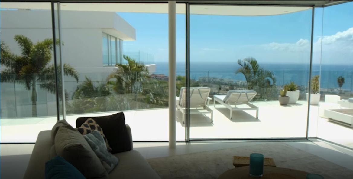 CasangularEx's tweet image. #CasangularExclusive te ofrece exclusivas y lujosas #viviendas en las que empezar una nueva vida, pero también posibilidades de inversión. Si estás pensando en una inversión inmobiliaria nuestras villas son una oportunidad que no debes desaprovechar. casangularexclusive.com