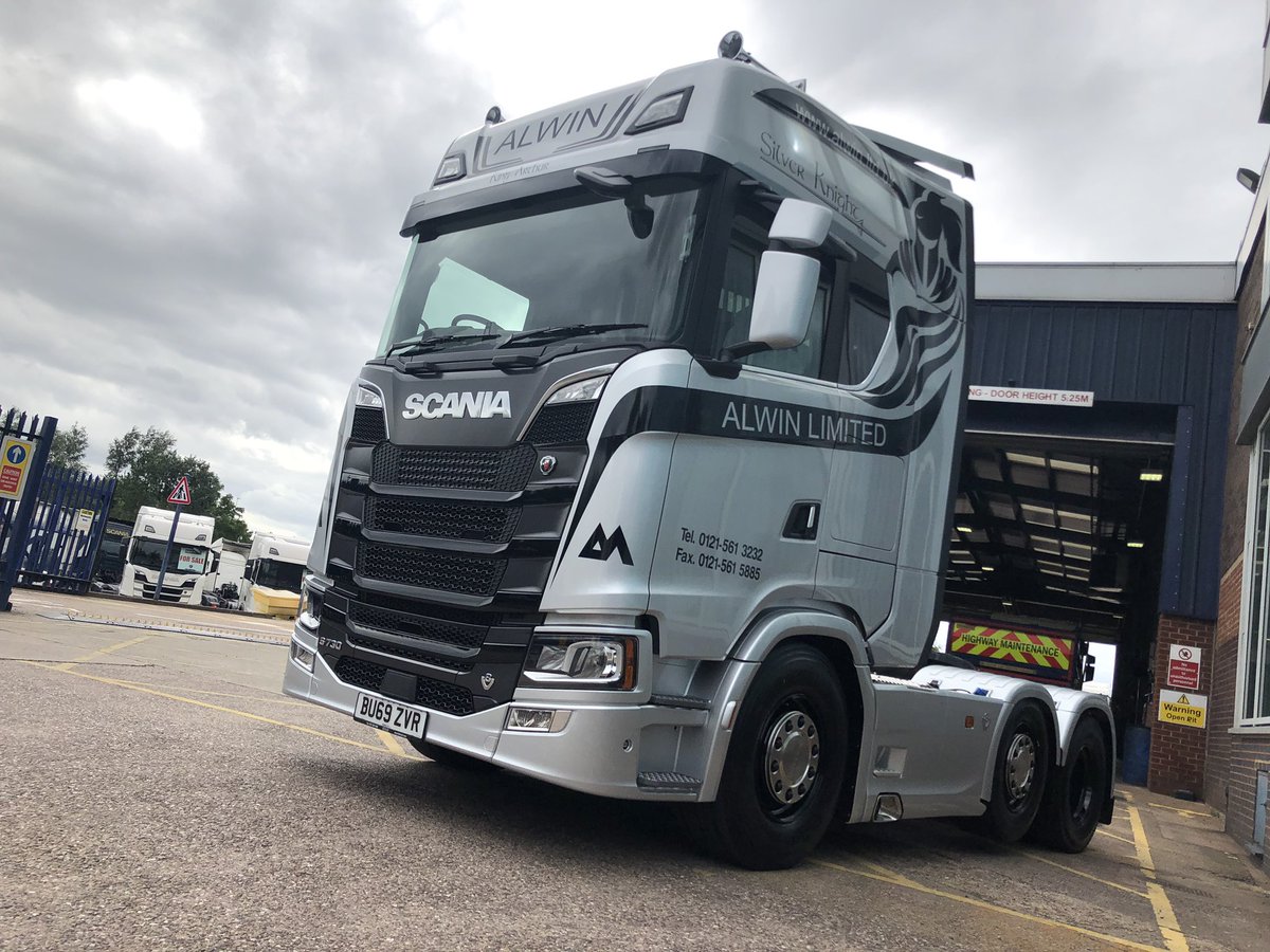 Big V8 going to my old employer #Alwin Ltd Cradley heath she is stunning as well .This truck will be doing European logistics so look out for the King “King Arthur “@ScaniaUK @keltruck @keltruck @Jallenza https://t.co/jvtEfb6wff.
