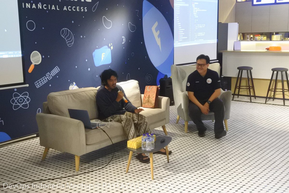 iddevops's tweet image. Proudly having DevOps Indonesia Meetup at PAYFAZZ with Kurnia D. Win and Riza F. Ariyanto. Keep DevOps!

#devopsindonesia
#devopsmeetup
#devops