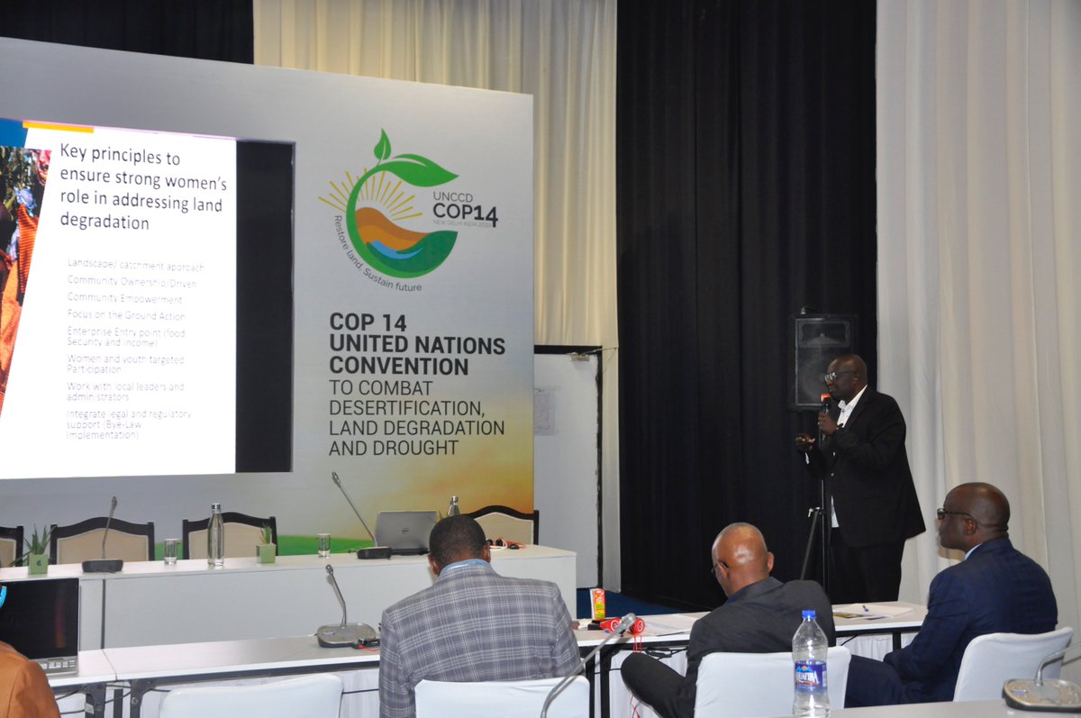 TheLandAlliance's tweet photo. We support #womenled CBOs in #Uganda in the prevention of #landdegradation. The use of the #landscapeapproach in @ResFoodSystems has brought more men to help women work on farms ~ Stephen Muwaya https://t.co/OsbmjOriwo #UNCCDCOP14 #gender  @IFAD @theGEF https://t.co/7LxgdGzsms