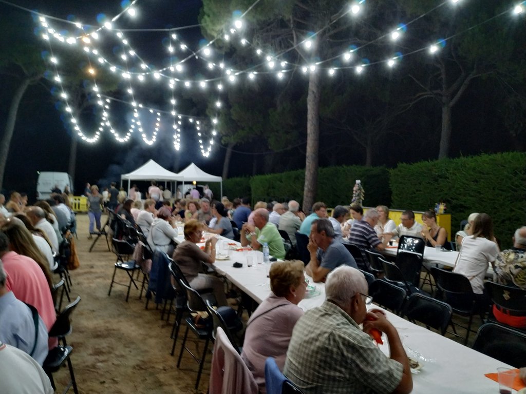 165 persones gaudint de la festa major a Les Pungoles.