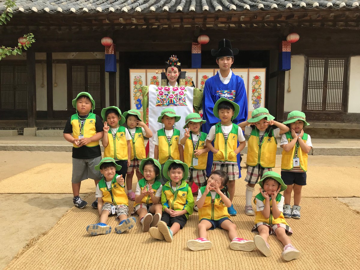 sunaedong14's tweet photo. [2019.09.03 현장체험-한국민속촌] 전통 문화 속의 가치와 즐거움을 새롭게 발견하고 즐기며 우리의 전통이 얼마나 아름답고 소중한지 공감할 수 있는 곳이었답니다. 선조들의 지혜와 슬기를 체험할 수 있으며 9월 [우리나라] 주제 관련 활동에 더욱 흥미를 갖게 되는 계기가 될 것 같습니다. https://t.co/7vuS1ifKtY