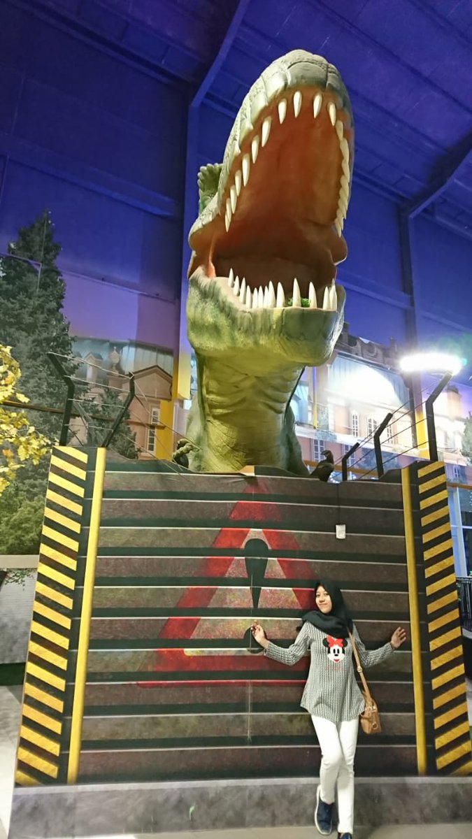 ACkmjs's tweet image. Berdua kog, sama dinosaurus🐾