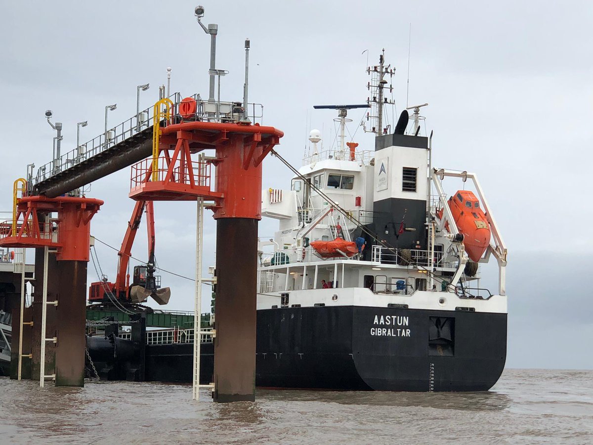 hinkleypointc's tweet photo. The 500m long jetty at #Hinkley Point C has been declared fully operational.

Each delivery made via the jetty keeps around 300 lorry loads off the roads and it is expected to handle the equivalent of around 100,000 lorry loads over its life.

Read more: https://t.co/eDpLKaEo2x https://t.co/cW6zSIUVf3