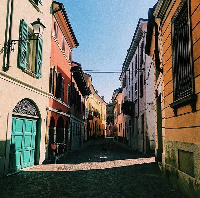 Oggi passeggiamo tra le stradine colorate di Crema insieme a <a href="/tokkookie/">nus.</a> 🌞

#igerscremona #weareigersit #instagramersitalia #igerslombardia #inlombardia ift.tt/2NMS3yU
