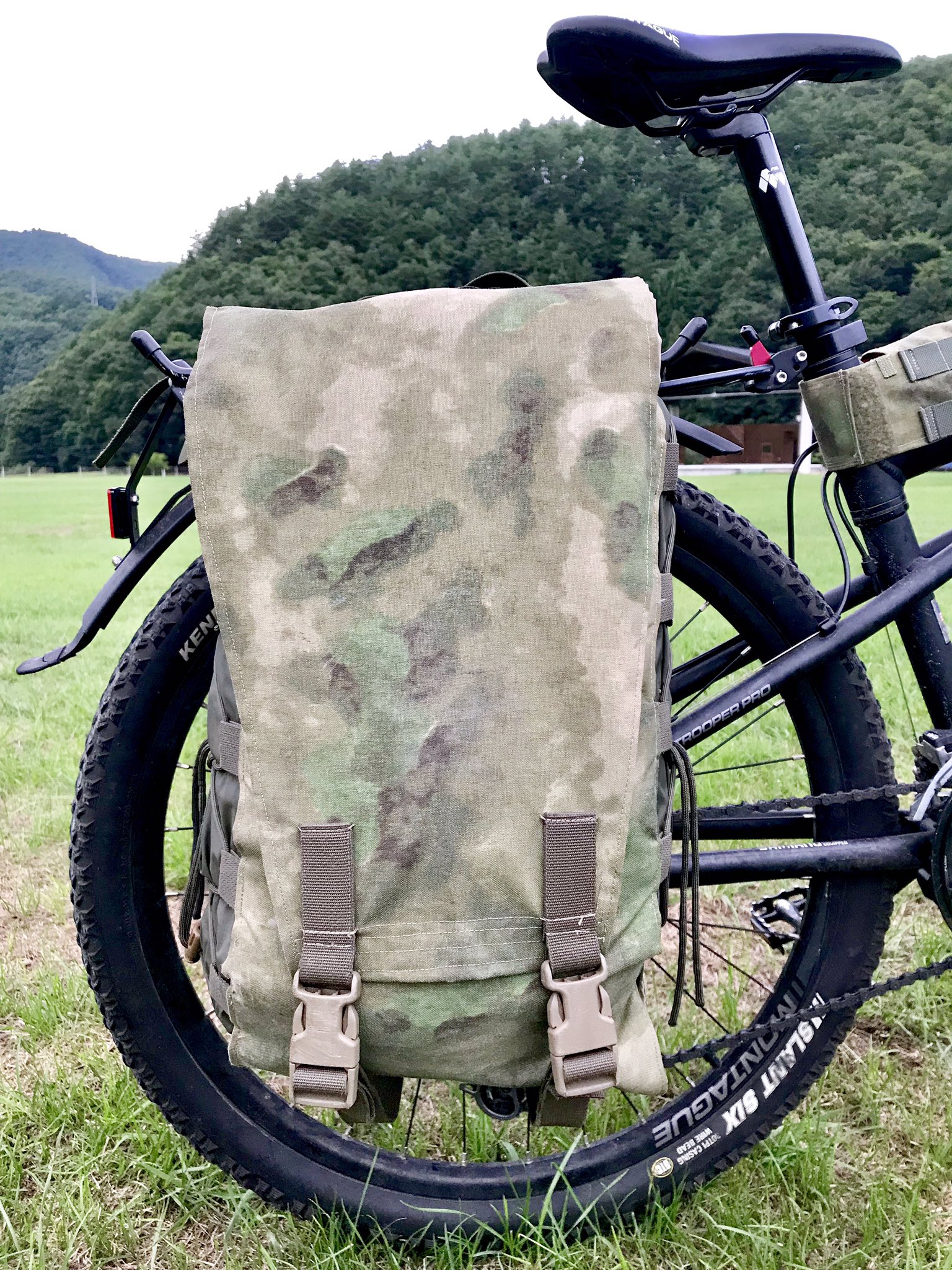 池澤 めっちゃ今更ですけどこの自転車用サイドバッグ自作しました Nylongear Atacsfg T Co I69xurzqzg Twitter