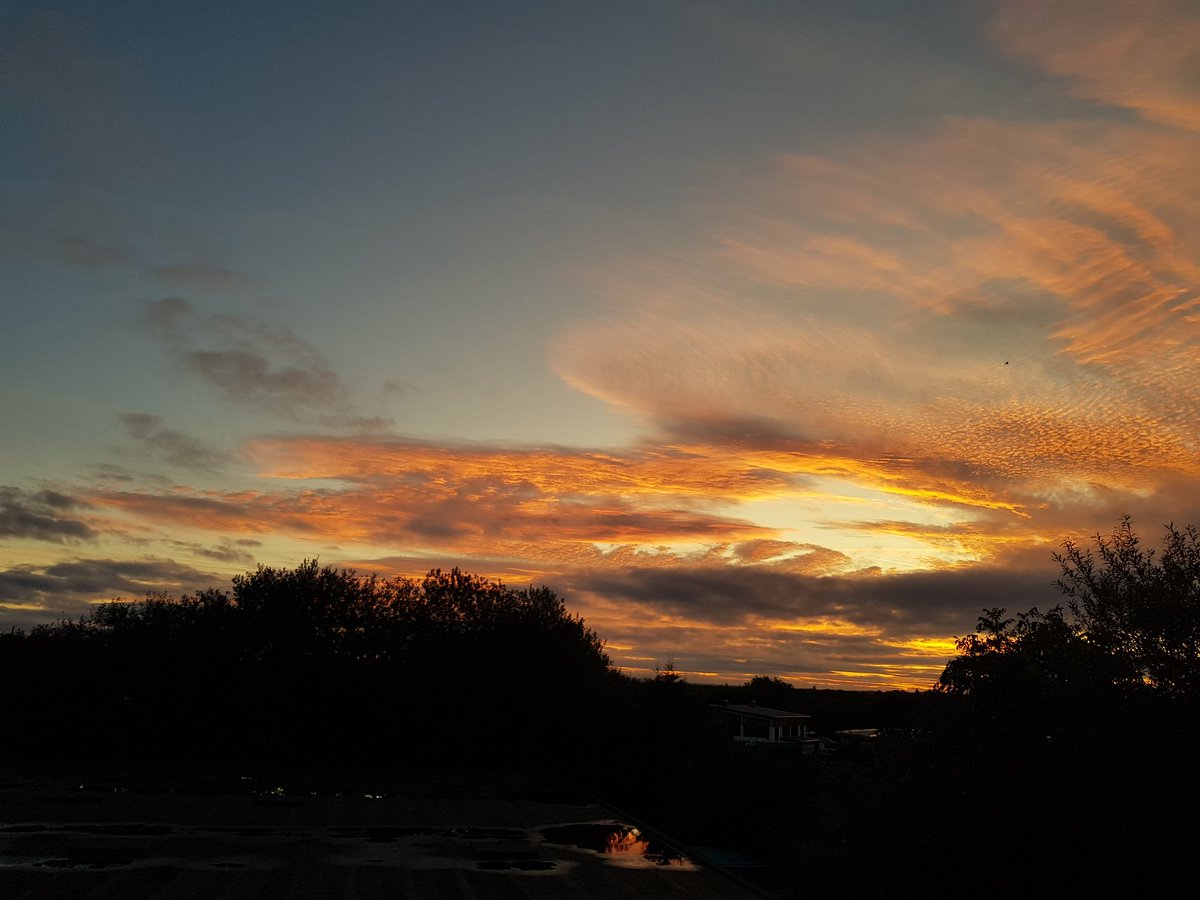 NWAmb_Rigg's tweet photo. Good morning Twitter! Day 2 is for #b - #beautiful #sunrise #photochallenge
Bit of a simple one, but it's our second to last night at Estuary, and I'm feeling sad and excited! ππ #newworkhome https://t.co/4saX094hlS
