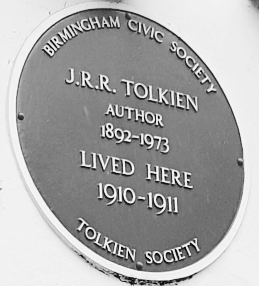 OnCerinAmroth's tweet photo. There was only ever going to be one thing Iโd do when asked if Iโd show my wonderful colleagues from India my home town ๐ ๐ณ ๐งโโ๏ธ #Tolkien #Birmingham #beatswork https://t.co/YOGFAVYiud