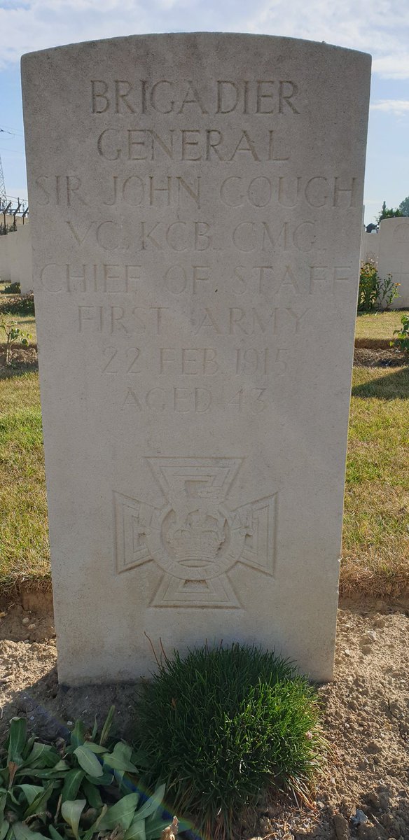 BBTLLP's tweet photo. #PicOfTheDay #Estaires Communal @CWGC #Cemetery & Extension, #Nord #France. West of #Lille the town was in allied hands for most of #WW1& used as a #FieldAmbulance & #CCS centre.885 men now stand easy here including one #VictoriaCross recipient & two men #ShotAtDawn for desertion https://t.co/FA2sQ9mVCj