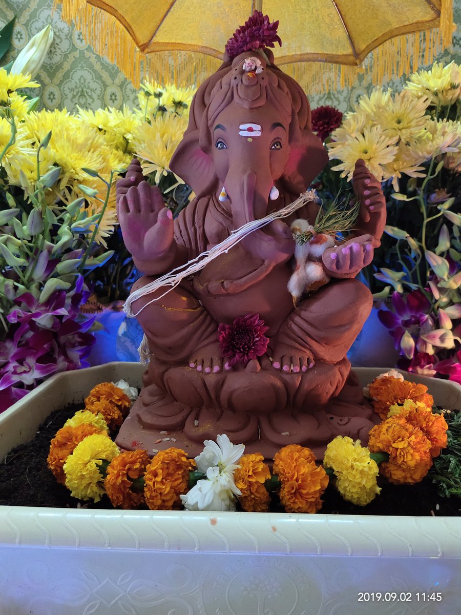 common_Man0290's tweet photo. @Riteishd @MissMalini Eco Friendly Bappa in Eco Friendly decoration.. A beautiful concept by @Treeganesha https://t.co/WyMJVQqL19