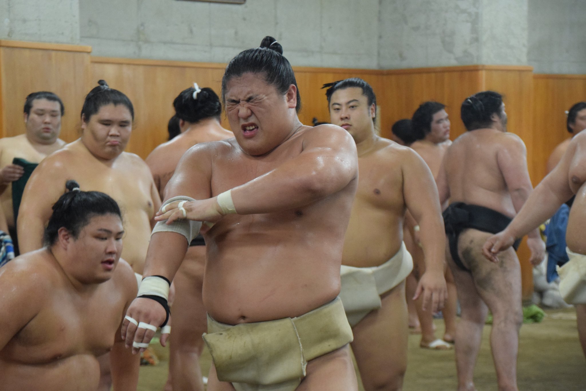 日本相撲協会公式 V Twitter 時津風一門連合稽古 汗だくの若隆景 Sumo 相撲