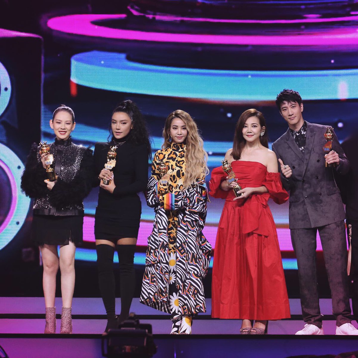 _dianawang's tweet photo. 💛🗯✨💫
華歌榜的��度金曲獎 - 脈絡
Best Song Award 🏆 for ‘Intertwined’
Best Female Singer-Songwriter nomination https://t.co/Dz7fBhRdma