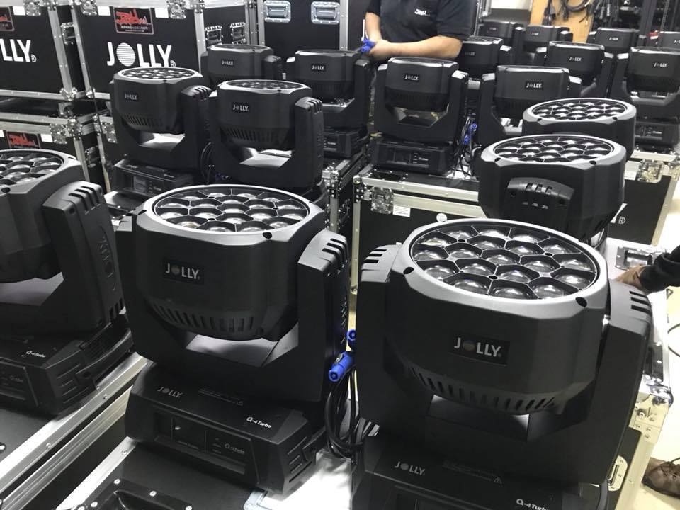 EnvyLighting's tweet photo. JOLLY LIGHTING Q-4 Turbo Bee Eye Light 

Zoom : 4-60°

Lamp : 19*30W LED RGBW https://t.co/QczCRG2XfD
