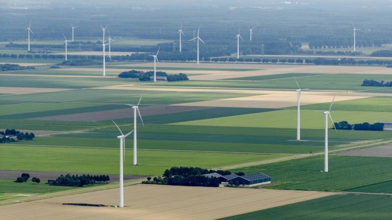 boerbewust's tweet photo. Wist je dat...
De agrarische sector koploper is als het gaat om opwekken van duurzame energie. Maar liefst 42% van alle duurzame energie wordt gerealiseerd door de agrarische sector? 
#DuurzameDinsdag https://t.co/CDwXCMIT5J