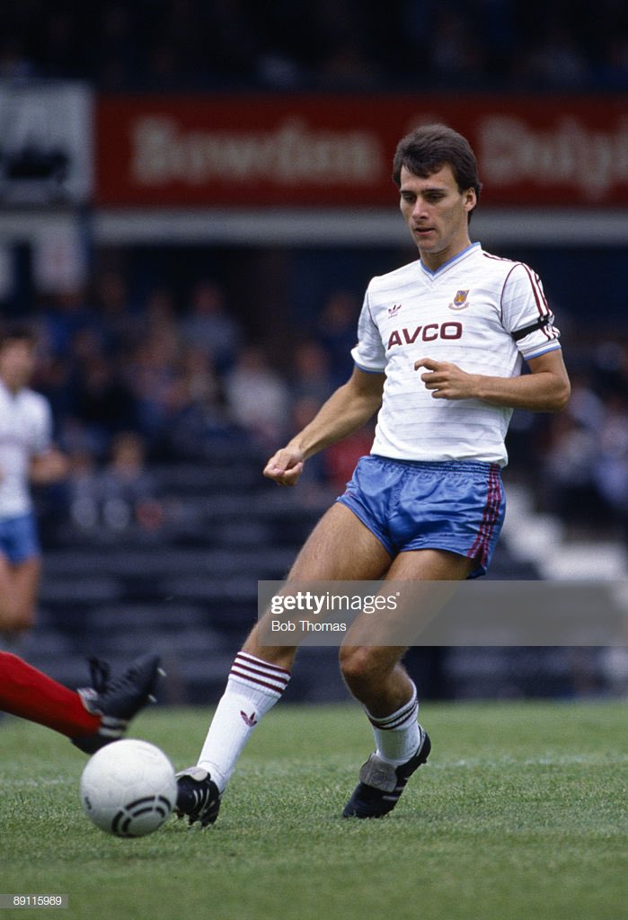 Happy birthday to this classy midfielder who was one of the key players in our Boys of 86 team who finished in our highest ever league position of 3rd! Alan Dickens is 55 today ⚒