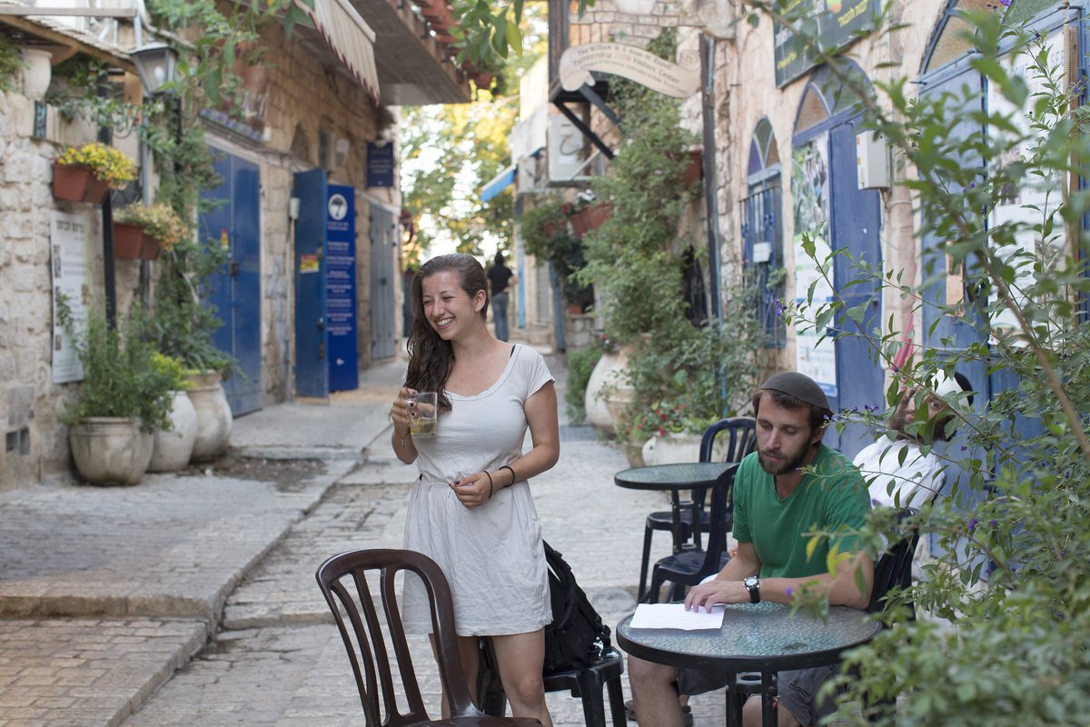 DescubreIsrael's tweet photo. #Safed es una ciudad que rezuma misticismo y encanto. Déjate perder por sus calles y detente en uno de sus cafés.

FOTO: Itamar Grinberg https://t.co/woEVN2WtMK