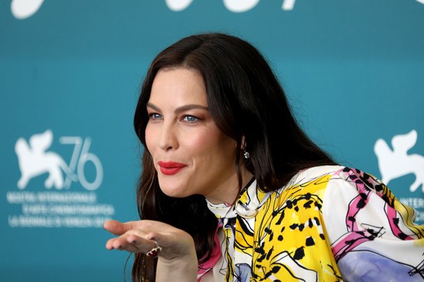 Flix Gr On Twitter Benetia 2019 Foremata Kostoymia Star