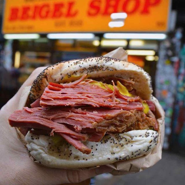 thedictionary's tweet image. Which #bricklanebeigel shop does it better? Beigel Bake or Beigel Shop? Take a stroll around the hostel’s area and see what other delights you can find! 😍😍😍