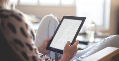 Una editorial elimina los libros de texto físicos dejando solamente ebooks.

👉 bit.ly/2YZiHGF
