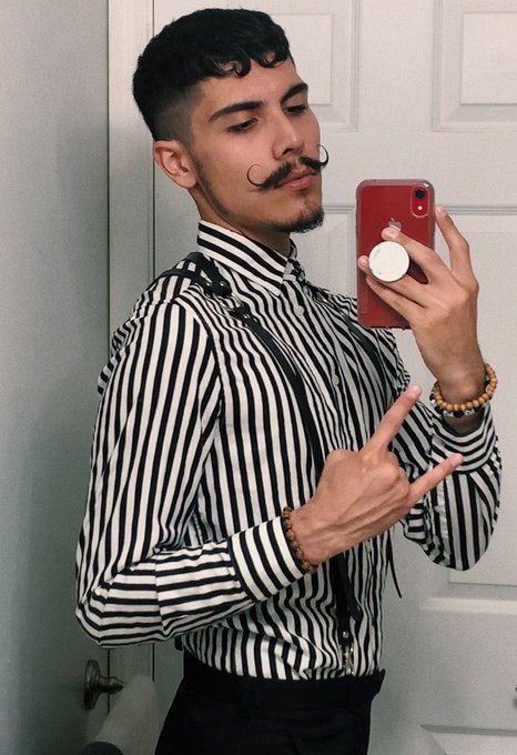 Watch beelzebussy's leaked NSFW photo on TwXstars