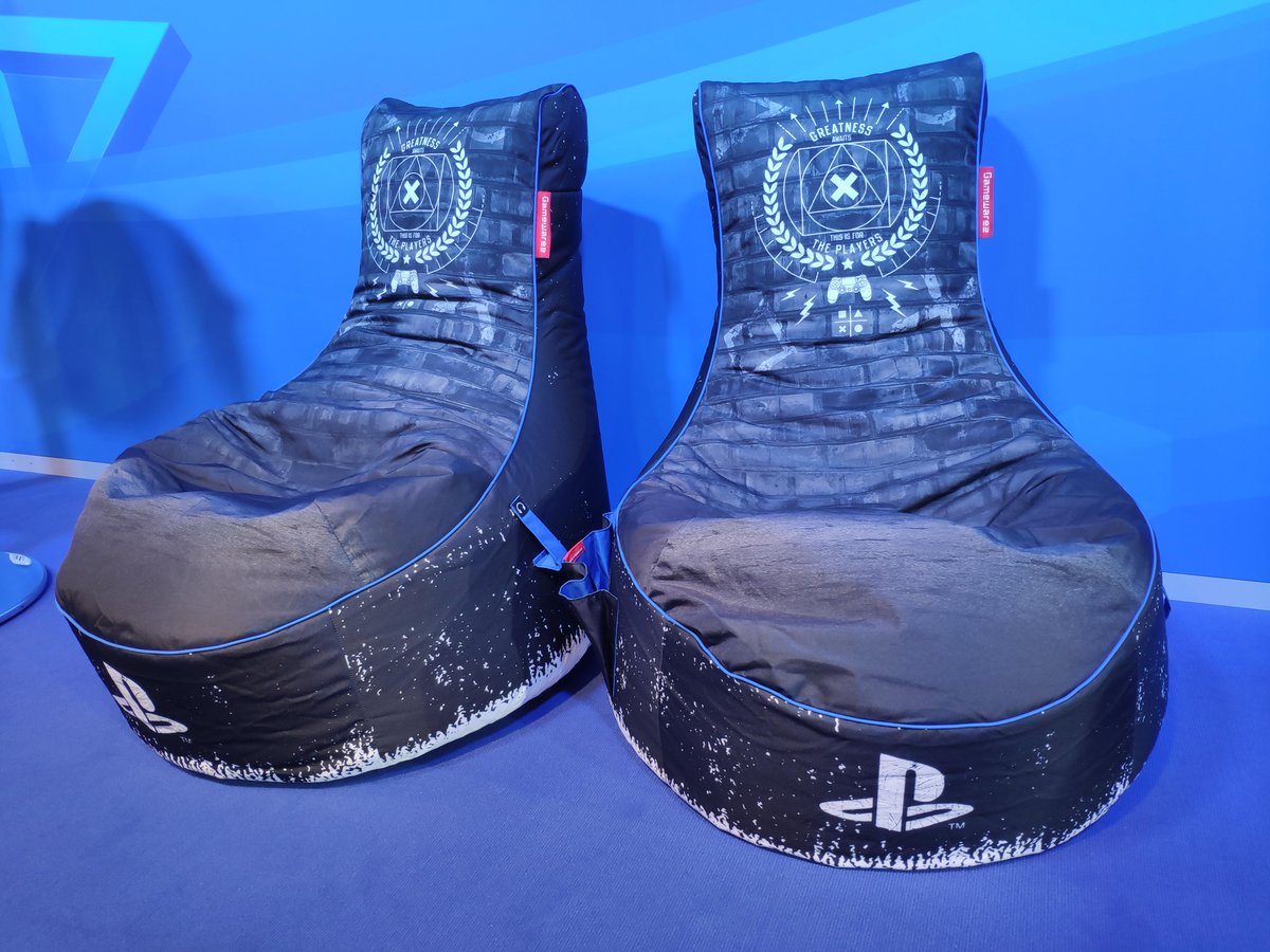 PlayStationDE's tweet photo. Einfach sitzen bleiben ... Welchen davon hättet ihr gern in euren heiligen Gamer-Hallen?  
Sichert euch euren #Sitzsack → https://t.co/69Xz2rMsaT 
#gamewarez #relaxedgaming https://t.co/wU3IibTxSm