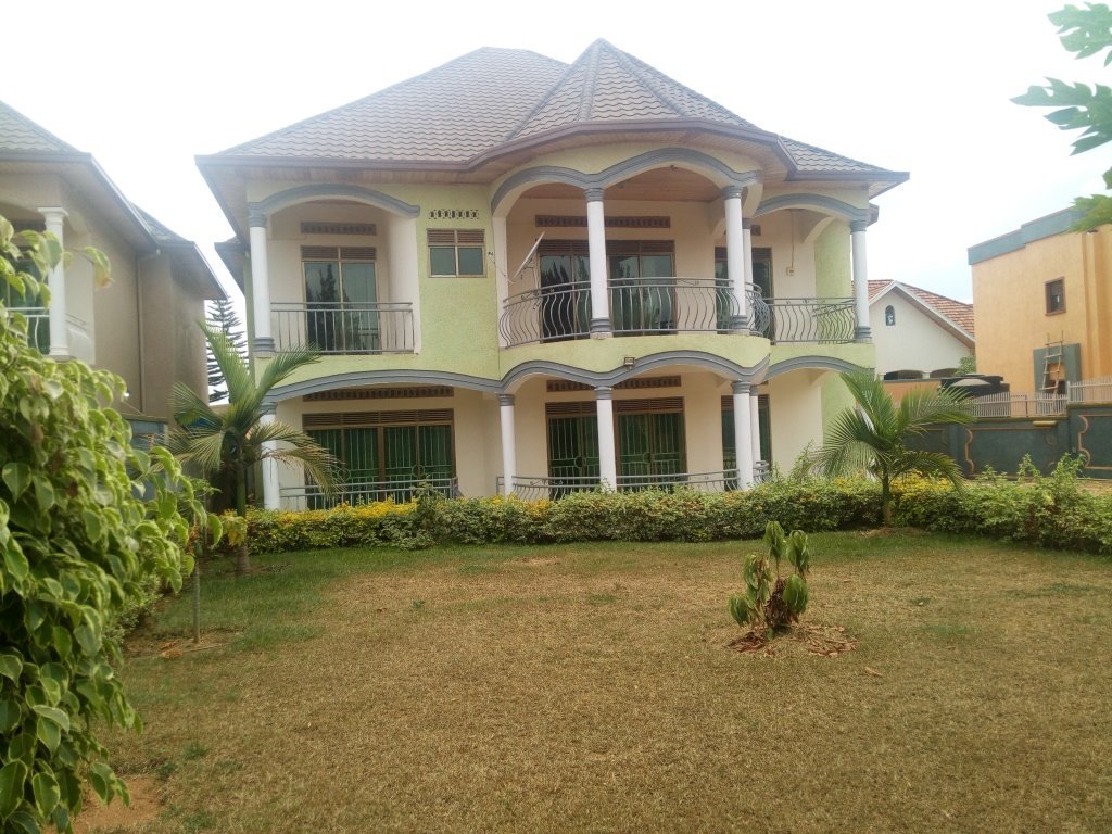 HouseInRwanda's tweet photo. #Kigali #Gacuriro Big #House for #Sale
- Price: 250,000,000 RWF /sale
- Bathrooms: 5
- Bedrooms: 6
- Plot size: 1,100.00 m²
Posted by @GobelandE #RealEstateHub #Kwitaizina19 #RwOT
Click to read more https://t.co/LMt3fo1LKV https://t.co/gVWcNEXJKS