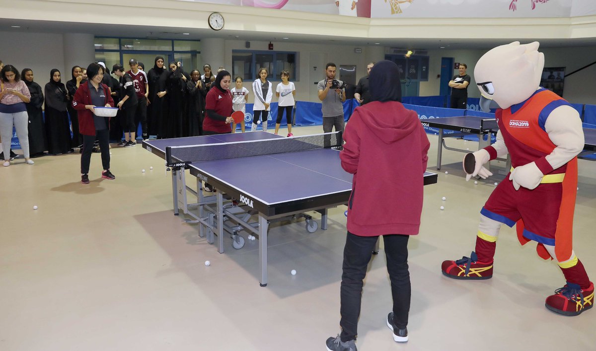 IAAFDoha2019's tweet photo. Falah the falcon 🦅 pays a visit to the @QatarWomenSport, meeting Qatar's women athletics team and trying out new sports #FollowFalah https://t.co/NWiyknNTfy