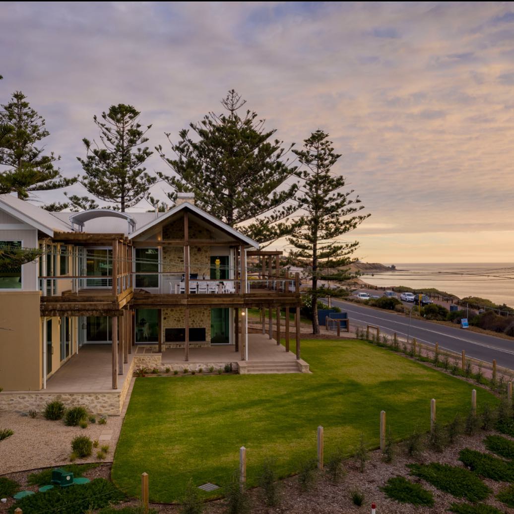 Gorgeous home, beautiful setting, soft evening light - picture perfect! 😍

#beautifulproducts #thrivinglandscapes #adelaide #sunset