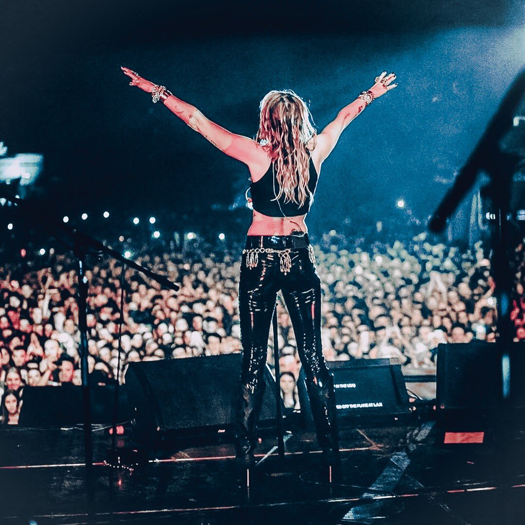 esthefanycyrus1's tweet photo. Rockstar π₯π€ @MileyCyrus https://t.co/J0jl15GRn2