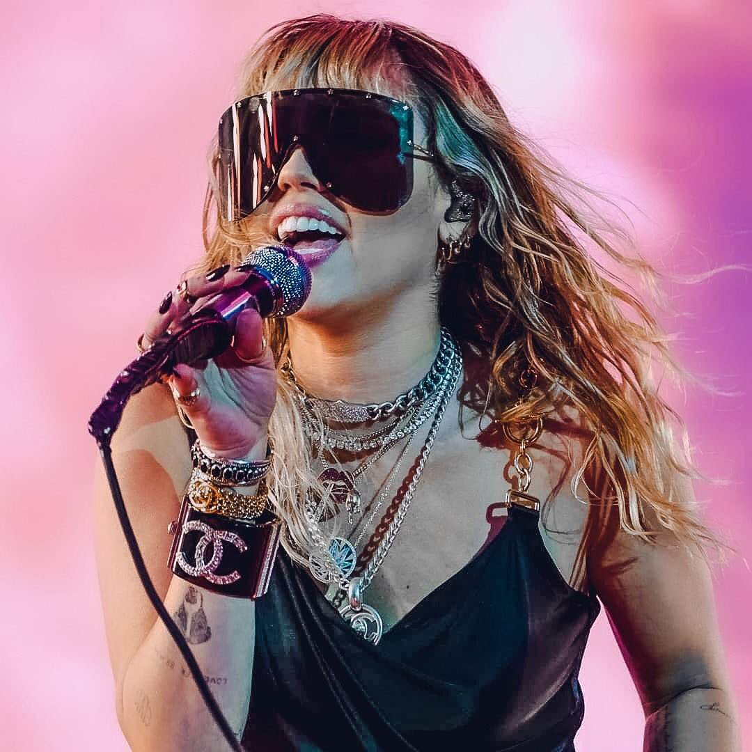 esthefanycyrus1's tweet photo. Rockstar π₯π€ @MileyCyrus https://t.co/J0jl15GRn2