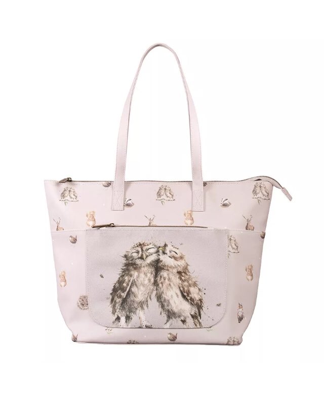 We love the latest additions to the @wrendaledesigns range of gifts These shoppers are perfect for everyday use 4 designs available, in store now #wrendale #shoppingbag #shoulderbag #owls #hare #dachshund  #dogs #bumblebee #bee #lytham #independentlancashire #lancslife #shoplocal