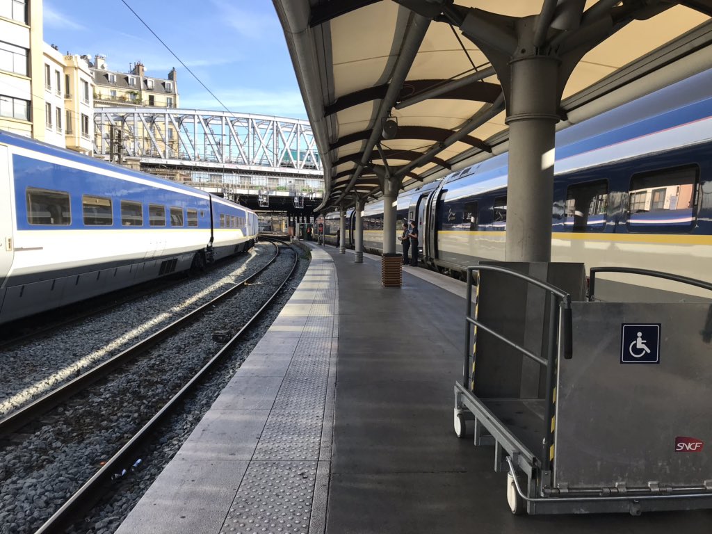T_D_Ben's tweet photo. All aboard ! 🚂➡️🇬🇧
Aujourd’hui, ce n’est pas moi aux manettes... Même si j’adorerais ! 😁 Direction Londres avec @Eurostar à bord de l’#ES9019 ! 😜 https://t.co/qgTivDG5jk