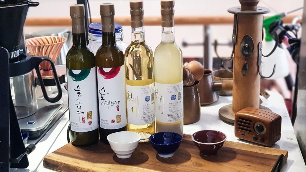 FunFunkorea1's tweet image. 韓国のお酒特集！在住者に聞く現地のおすすめ人気お酒15選！ #韓国 #韓国好き #韓国語勉強 #韓国語 #韓国すきな人と繋がりたい #韓国旅行 funfunkorea.net/sake/