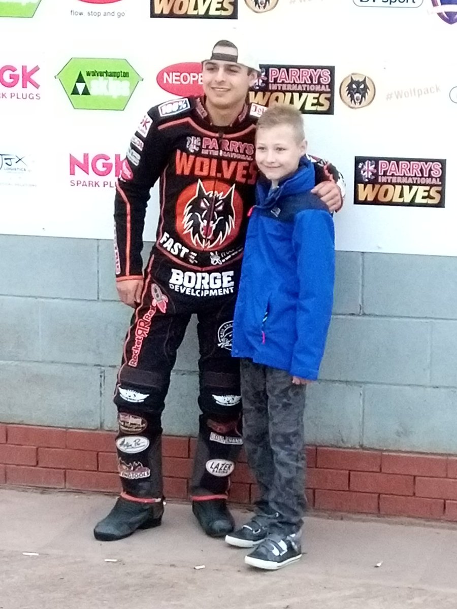 Massive thanks for yesterday <a href="/L_u_k_e_22_/">Luke Becker</a>  you made my lads day, hope your not to battered today 🤙