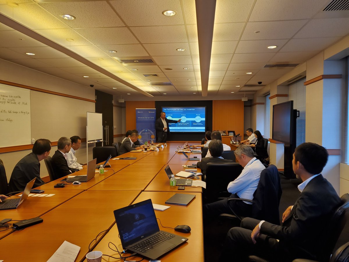 RobertSonders's tweet image. Talking all about bleeding-edge #SQLServer2019, enabled with #DellEMC, here in Tokyo Japan