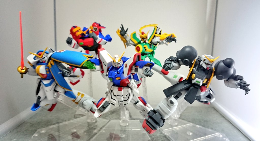 完成しました！旧キット 1/144 ボルトガンダムです！ ずんぐりむっくり