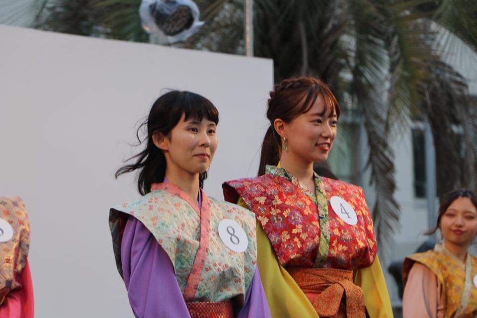 تويتر 公式 大阪府 池田市 観光大使 いけだ織姫姉妹 على تويتر この度 池田市観光大使織姫4代目に就任いたしました 1年間 池田市の魅力を発信していきます よろしくお願いします 1枚目写真 右 クレハトリ 姉 左 アヤハトリ 妹 2枚目は池田市長と تويتر 公式 大阪府 池田市 観光大使 いけだ織姫姉妹 على تويتر この度 池田市観光大使織姫4代目に就任いたしました 1年間 池田市の魅力を発信していきます よろしくお願いします 1枚目写真 右 クレハトリ 姉 左 アヤハトリ 妹 2枚目は池田市長と