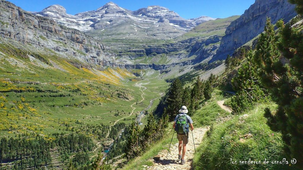 Huesca_LaMagia's tweet photo. 20 Lugares que debes visitar al menos una vez en la vida en Huesca https://t.co/O5y7C5FnUY https://t.co/cEsW5f4rrT