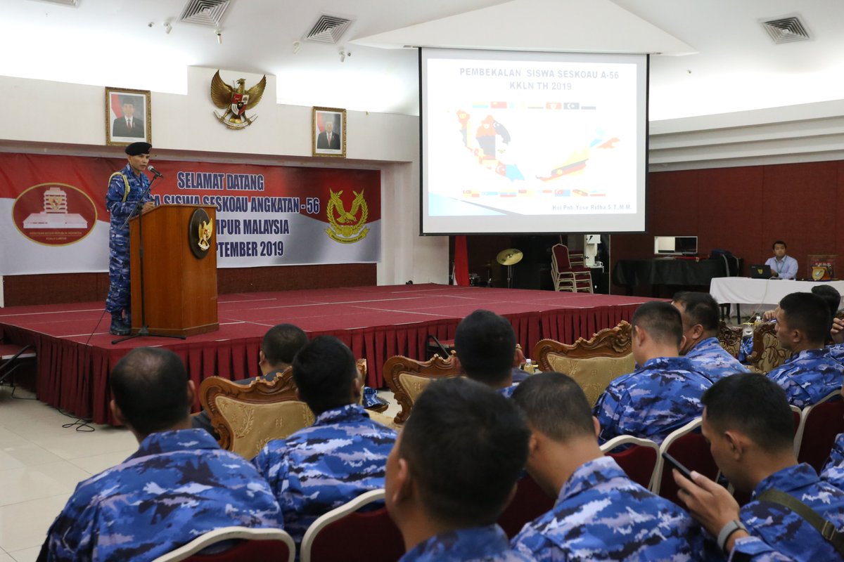 IndonesiaInKL's tweet photo. KBRI Kuala Lumpur terima kunjungan siswa Seskoau angkatan 56. Para siswa menerima pembekalan mengenai pelayanan dan perlindungan WNI di KBRI Kuala Lumpur dan kerjasama militer antara Indonesia dan Malaysia.

#kbrikualalumpur https://t.co/LaP8vPhJnw