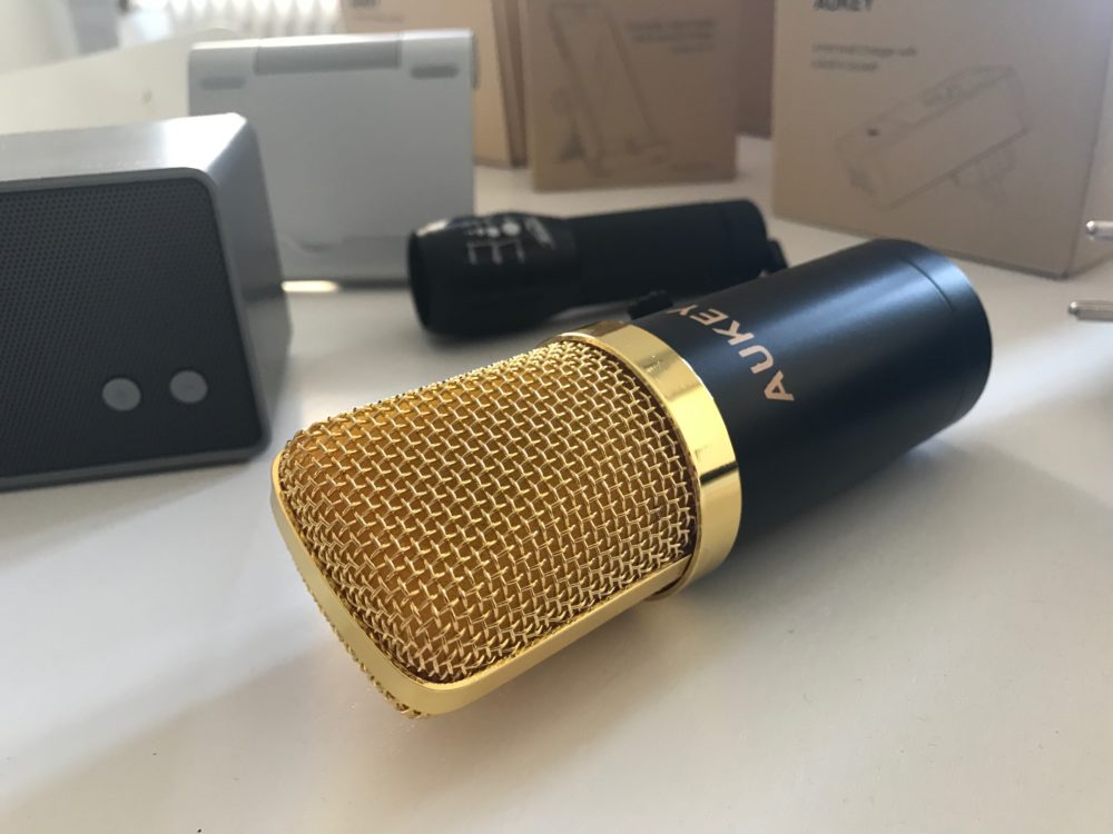 AUKEYFR's tweet photo. A la recherche d'un micro pour vos #stream ?🤔🎶

Le kit #micro d' AUKEY France comprend l'ensemble des élements pour un enregistrement #audio de qualité : un bras à suspension, un micro à condensateur et son filtre anti-pop 😍😍

➡️➡️ https://t.co/10dj34P7Pe

#youtube  #twitch https://t.co/wwCkDFW6gS